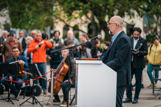 Kelemen Hunor beszéde a nagybányai művésztelep alapítói előtt tisztelgő szoborcsoport avatóján