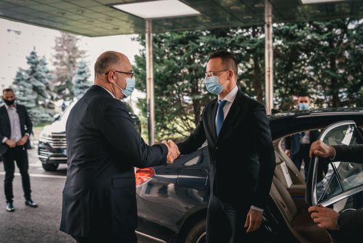 Kelemen Hunor a Szijjártó Péterrel folytatott találkozó után: hosszú évek után először érzem úgy, hogy a román-magyar kormányközi kapcsolatokat jobbá tudjuk tenni Kelemen Hunor a Szijjártó Péterrel folytatott találkozó után: hosszú évek után először érzem úgy, hogy a román-magyar kormányközi kapcsolatokat jobbá tudjuk tenni