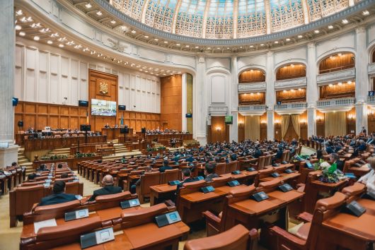 Megválasztották a parlament és a parlamenti csoportok vezetőit – megkezdődött a törvényhozás őszi ülésszaka