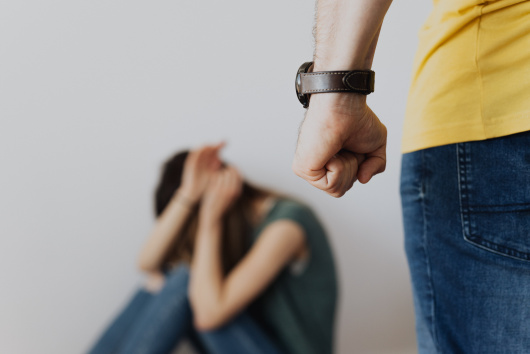 RMDSZ: családon belüli erőszak esetén az agresszor nem lehet jogosult ezentúl a gyermekpénzre RMDSZ: családon belüli erőszak esetén az agresszor nem lehet jogosult ezentúl a gyermekpénzre