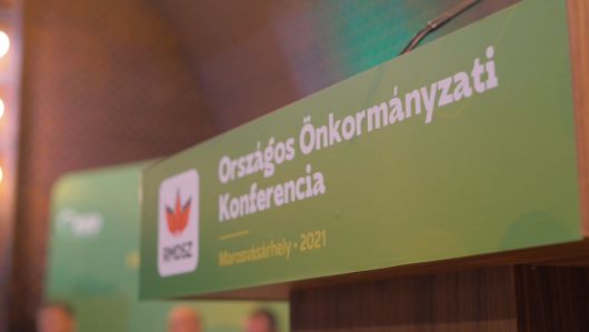 Az RMDSZ fontos szervezeti partnerei a helyi közösségeket szervező önkormányzatok Az RMDSZ fontos szervezeti partnerei a helyi közösségeket szervező önkormányzatok