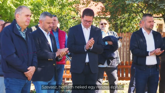 Egy másodikos kissrác, Bajna István az egész nyári vakációt arra szánta, hogy segítse az útépítést Gyergyószentmiklóson Egy másodikos kissrác, Bajna István az egész nyári vakációt arra szánta, hogy segítse az útépítést Gyergyószentmiklóson