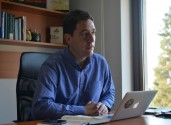 Az RMDSZ arra biztatja a külföldön élő magyarokat, regisztráljanak a parlamenti választói névjegyzékbe Az RMDSZ arra biztatja a külföldön élő magyarokat, regisztráljanak a parlamenti választói névjegyzékbe