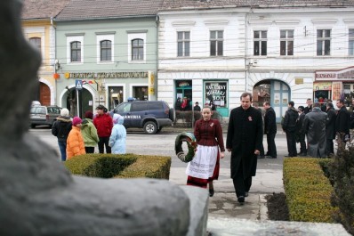 Sógor Csaba: a kisközösségek összetartása az, ami autonómmá, szabaddá tesz bennünket Sógor Csaba: a kisközösségek összetartása az, ami autonómmá, szabaddá tesz bennünket