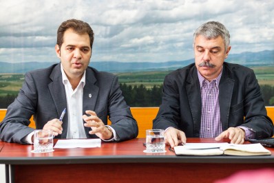 Közel 35 ezer aláírás gyűjtött az RMDSZ több mint száztíz háromszéki településéről Közel 35 ezer aláírás gyűjtött az RMDSZ több mint száztíz háromszéki településéről