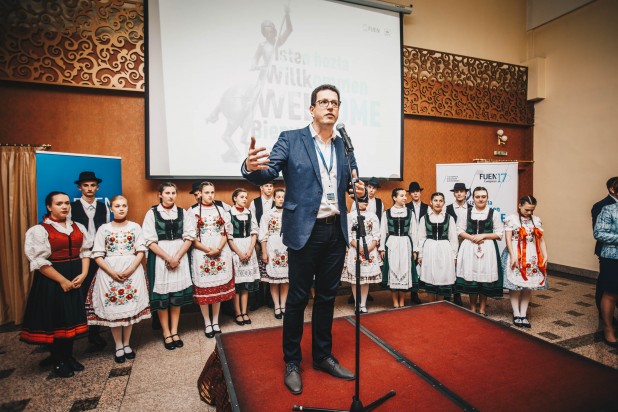 Kisebbségek vásárával és a magyar megyei tanácselnökök köszöntőjével kezdődött a FUEN Kongresszusa Kolozsváron