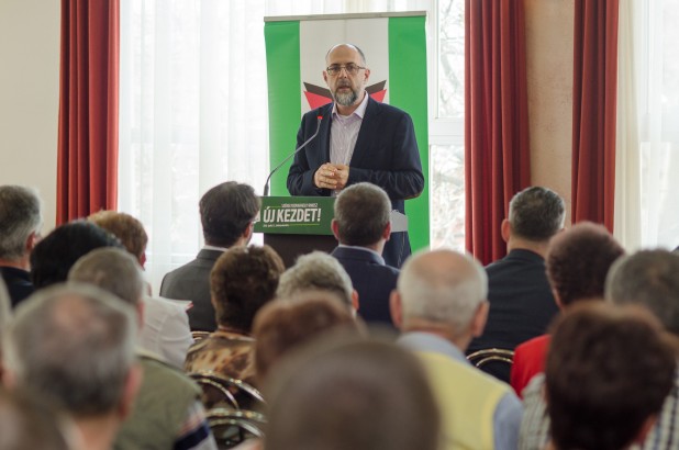 Kelemen Hunor: 2018-ban a közösség fele kell fordulni, a bizalmat kell visszaszerezni – Derzsi László lett az RMDSZ Székelyudvarhelyi Szervezetének elnöke Kelemen Hunor: 2018-ban a közösség fele kell fordulni, a bizalmat kell visszaszerezni – Derzsi László lett az RMDSZ Székelyudvarhelyi Szervezetének elnöke