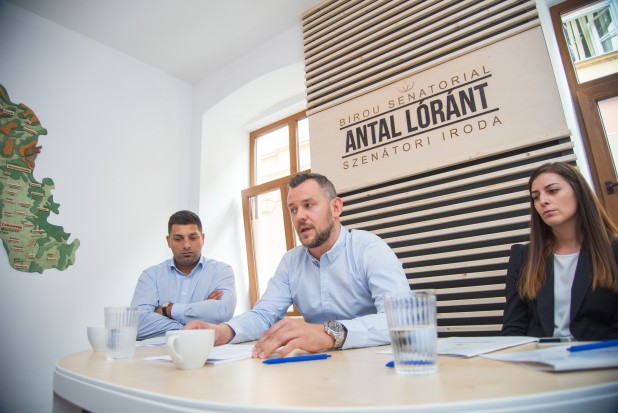 Megnyílt Antal Lóránt szenátori irodája Székelyudvarhelyen Megnyílt Antal Lóránt szenátori irodája Székelyudvarhelyen