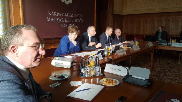 Az RMDSZ partnerként tekint az erdélyi magyar történelmi egyházakra - Winkler Gyula a KMKF Szórvány-diaszpóra munkacsoportjának ülésén Az RMDSZ partnerként tekint az erdélyi magyar történelmi egyházakra - Winkler Gyula a KMKF Szórvány-diaszpóra munkacsoportjának ülésén