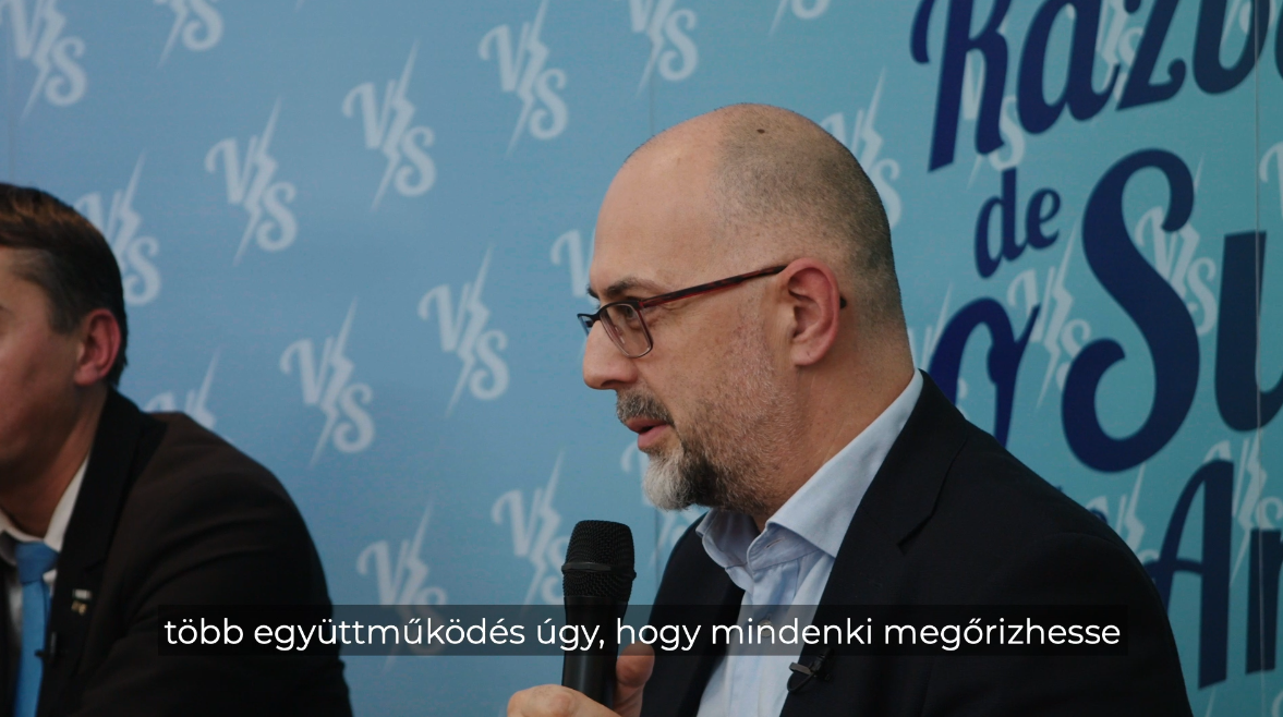 Tovább kell tudnunk lépni, előre kell tekintenünk, és le kell bontanunk az előítéleteket! Tovább kell tudnunk lépni, előre kell tekintenünk, és le kell bontanunk az előítéleteket!